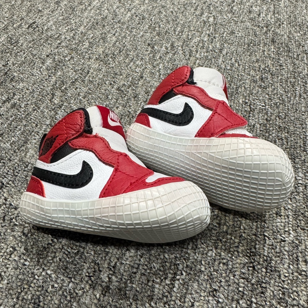 JORDAN 1 CRIB BOOTIE “CHICAGOS” — RARE SIZE 2C - excellent condition!!!